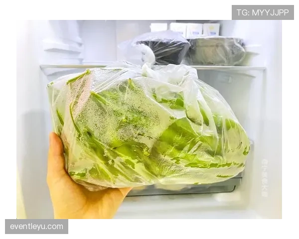 仲满拎着塑料袋买菜，手腕上的表能当房子首付